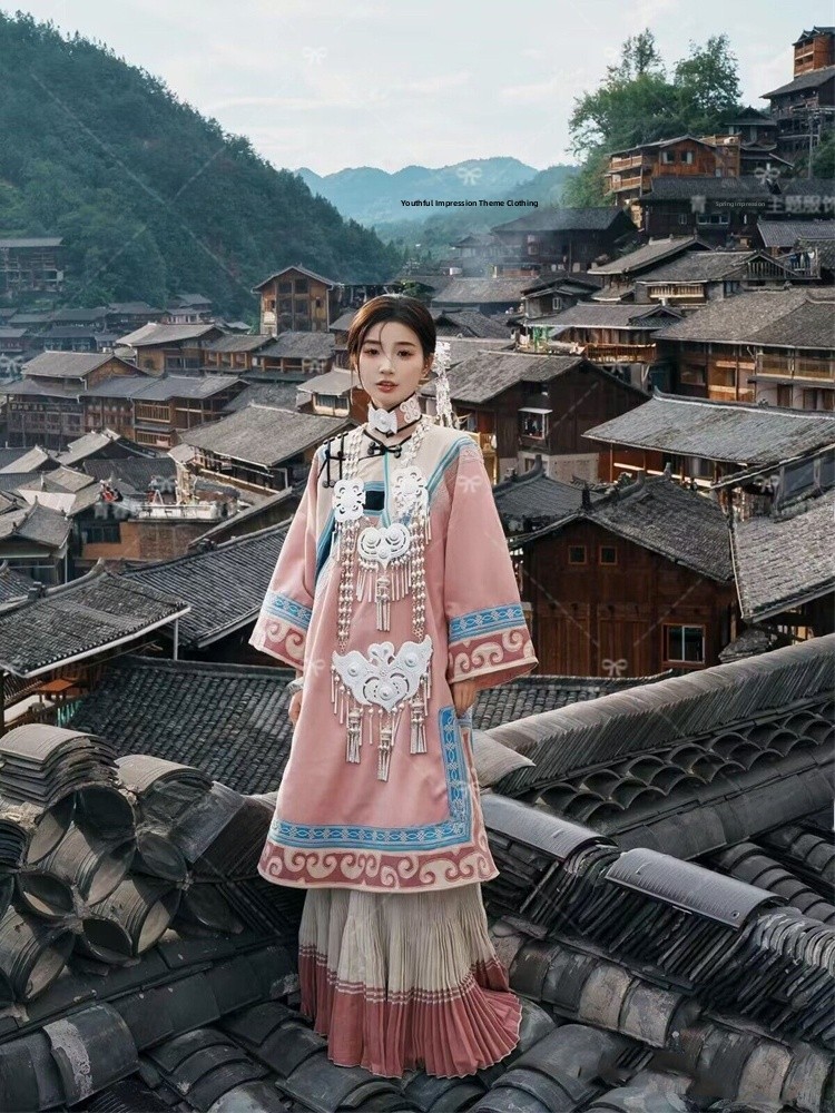 Ethnic Fashion Studio - Pakaian Gaya Etnis Warna Merah Muda