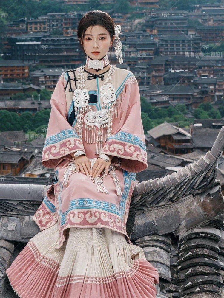 Pakaian Gaya Etnis Warna Merah - Ethnic Fashion Studio ulasan dan harga